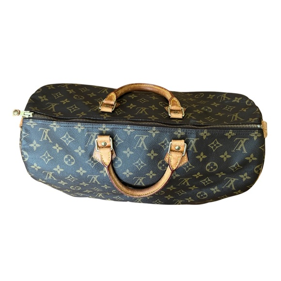 Authentic Louis Vuitton Speedy 40 in Monogram with generic twilly - Picture 6 of 17